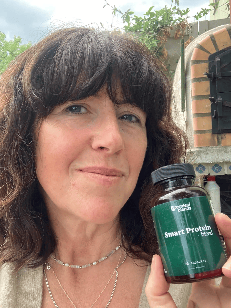 “After a DNA test, it turned out that my body needed more protein than I could take in with food… Every time I fell on the street for no reason. Face battered and scrapes… Since taking 3 a day, my legs carry me again and I stopped falling. I feel confident again when I walk outside.